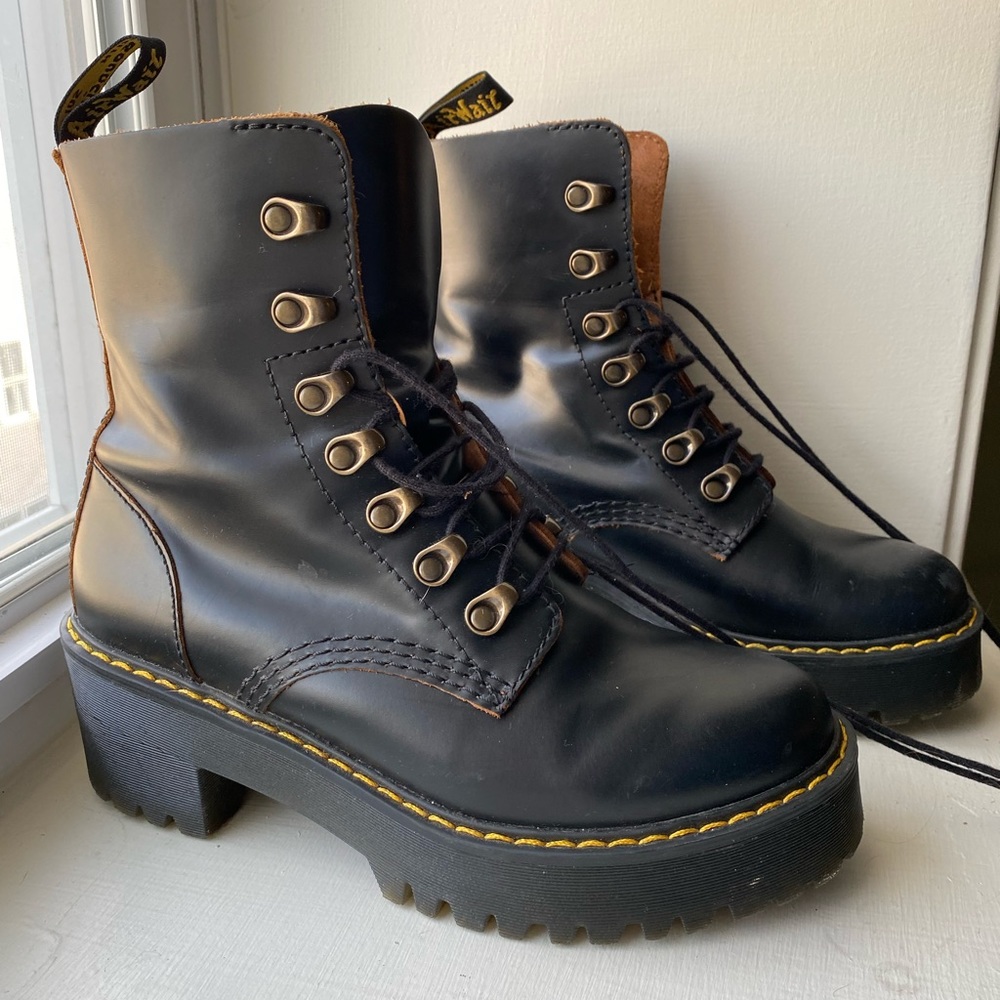 Dr Martens Leona Boots